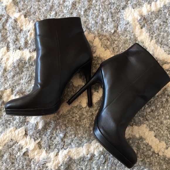 Forever21 heeled ankle booties, faux leather - Picture 3 of 6